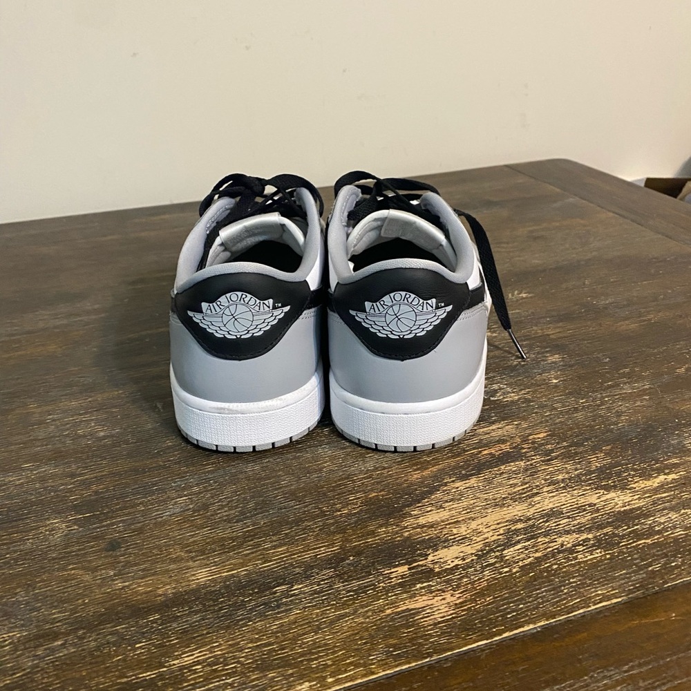 Jordan 1 low OG size 11 in good condition!